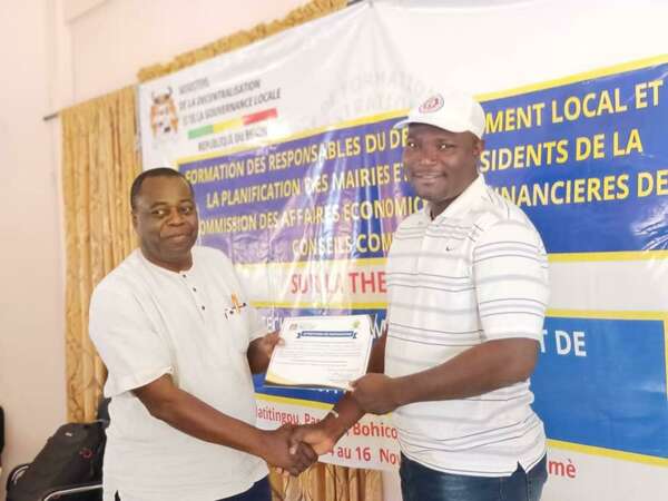 FORMATION DES PCAEF ET RDLP SUR « LES TECHNIQUES DE MISE EN ŒUVRE ET DE SUIVI-EVALUATION DU PLAN DE DEVELOPPEMENT COMMUNAL (PDC) »
