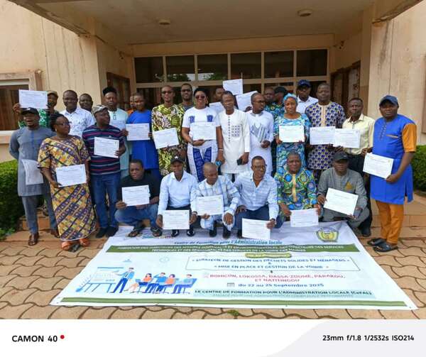 DADE, DST et Responsables Voiries des Mairies formés sur : "Stratégie de gestion des déchets solides et ménagers" et "Mise en place et gestion de la voirie communale"